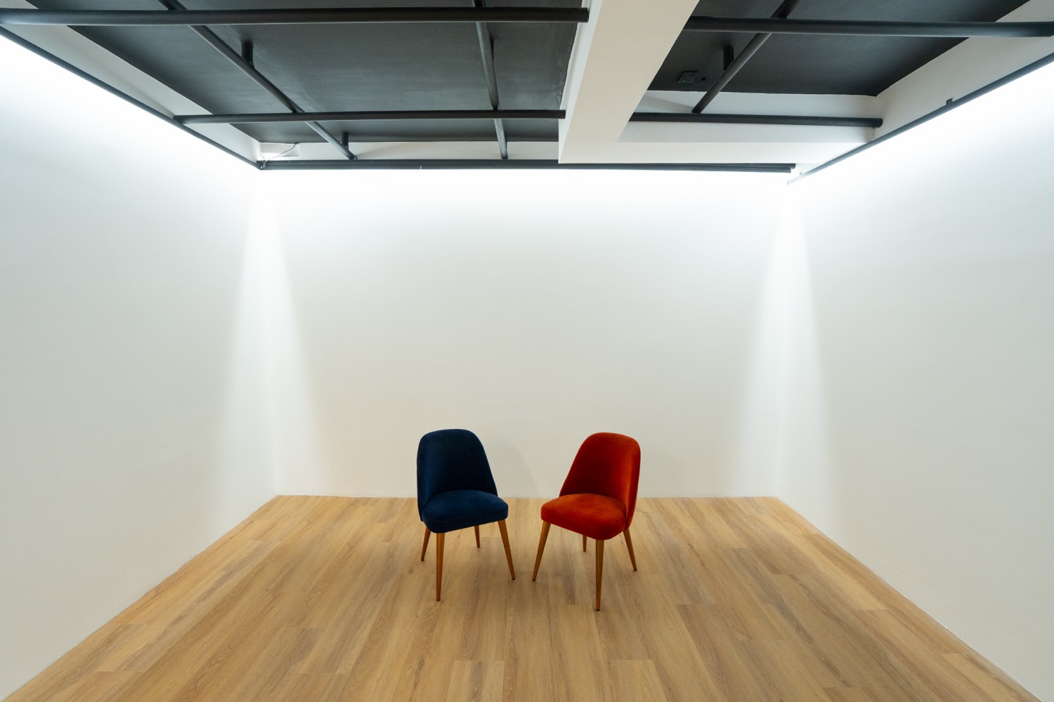 foro mediano con piso de madera